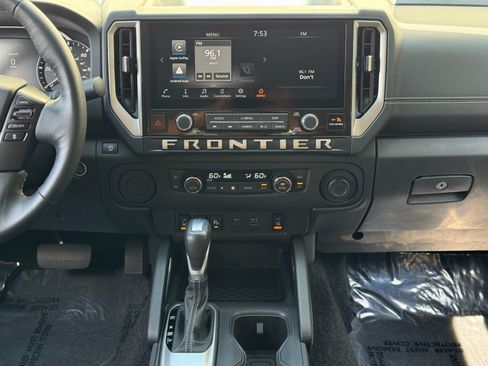 Used 2025 Nissan Frontier SV w/ SV Convenience Package RWD image 22
