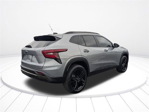 Used 2025 Chevrolet Trax ACTIV w/ Sunroof Package image 12