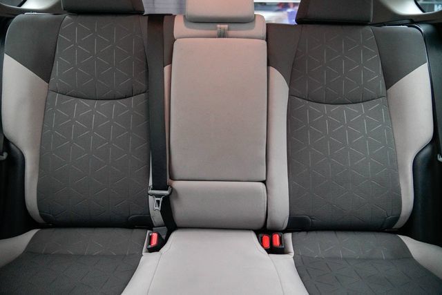Used 2019 Toyota RAV4 XLE w/ Carpet Mat Package AWD/4WD image 17