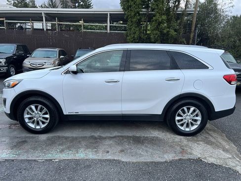 Used 2016 Kia Sorento LX AWD/4WD image 2