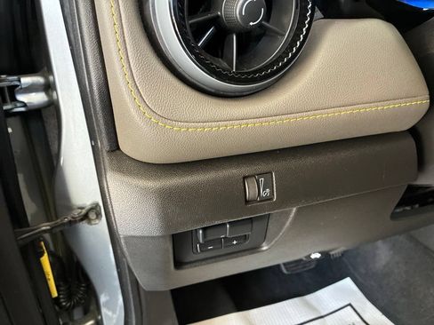 Used 2023 Chevrolet Colorado ZR2 w/ ZR2 Convenience Package III AWD/4WD image 22