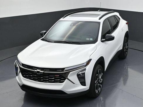 Used 2026 Chevrolet Trax RS w/ Sunroof Package FWD image 43
