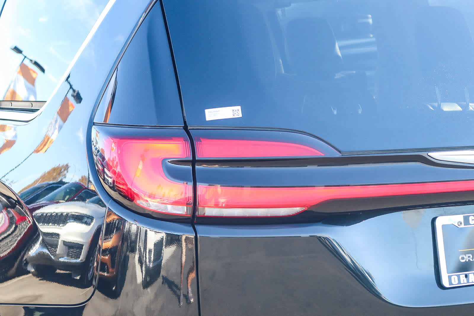 Used 2023 Chrysler Pacifica Limited FWD image 7