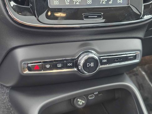 New 2026 Volvo XC40 B5 Plus w/ Protection Package Premier image 27