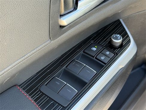 Used 2025 Toyota Sienna XSE image 25