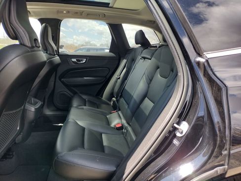 Used 2023 Volvo XC60 B5 Core image 13