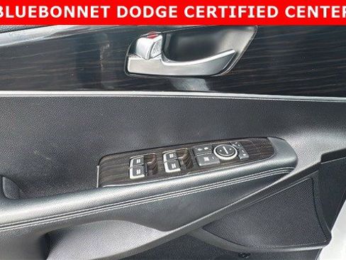 Used 2019 Kia Sorento LX w/ LX Convenience Package image 12