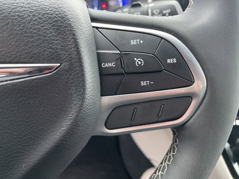 Used 2024 Chrysler Voyager LX image 33