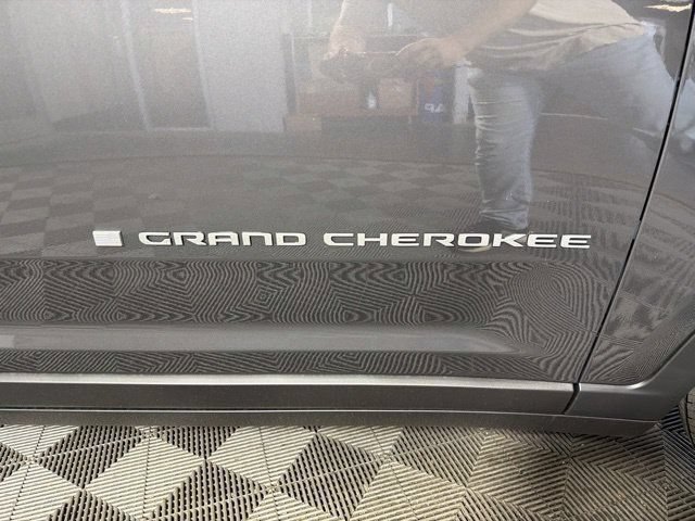New 2026 Jeep Grand Cherokee Limited w/ Trailer Tow Package AWD/4WD image 3