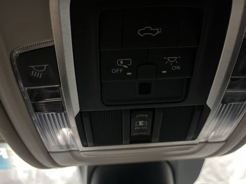 Used 2022 RAM 1500 Laramie AWD/4WD image 27