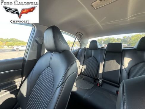 Used 2019 Toyota Camry SE FWD image 12