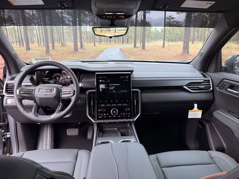 New 2026 GMC Acadia AT4 w/ Luxury Package AWD/4WD image 17