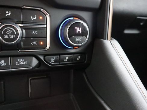 Used 2023 Chevrolet Suburban High Country image 8