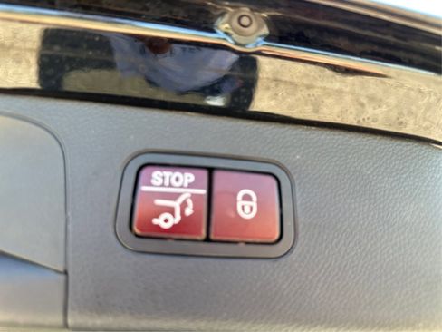 Used 2020 Mercedes-Benz GLC 300 4MATIC w/ Premium Package image 26