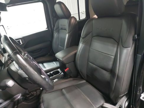 Used 2022 Jeep Wrangler Unlimited Sahara w/ Cold Weather Group image 14