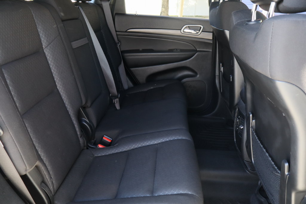 Used 2021 Jeep Grand Cherokee Laredo AWD/4WD image 26
