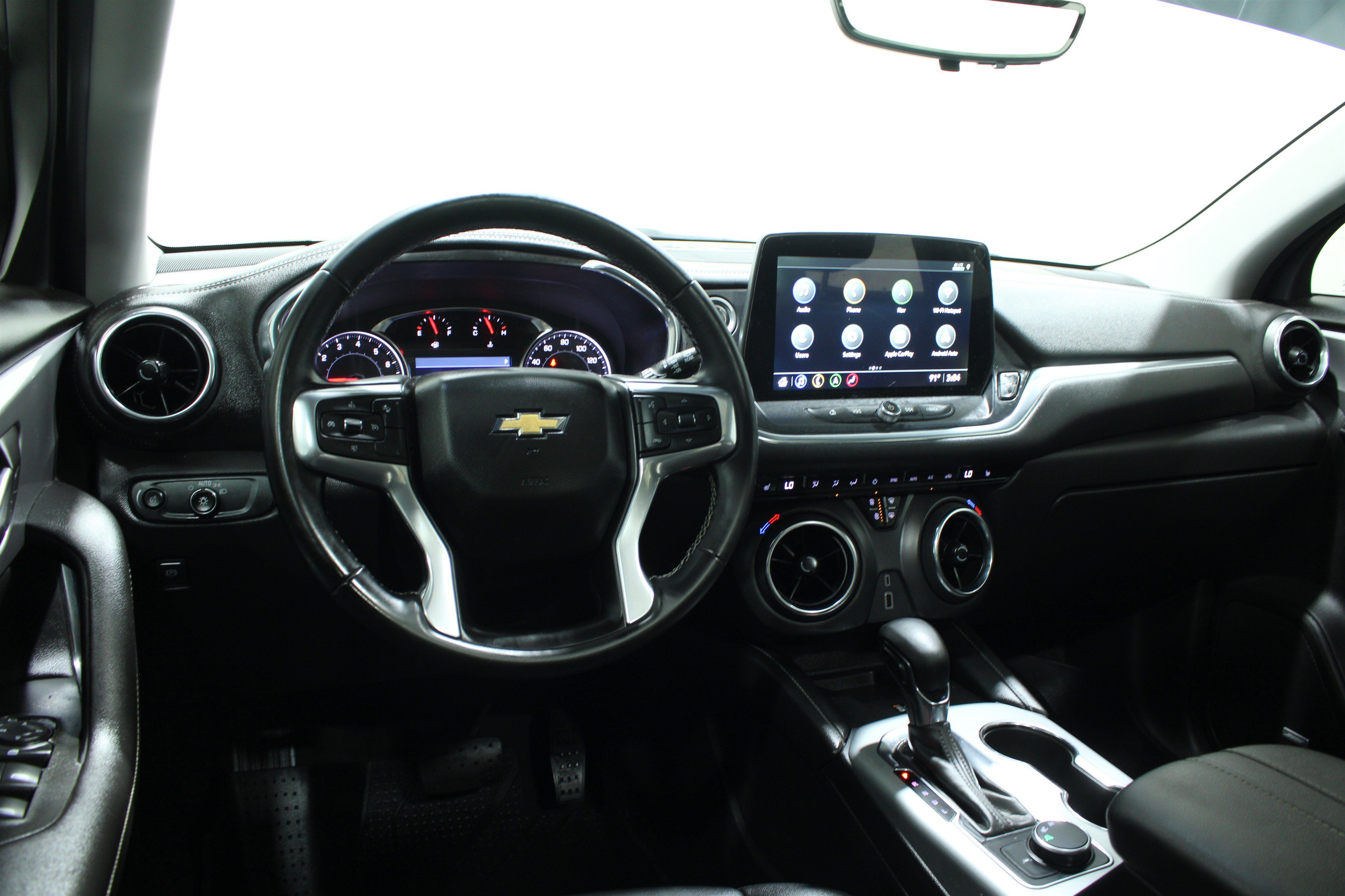 Used 2023 Chevrolet Blazer LT w/ Sound & Technology Package FWD image 2