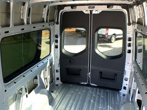 Used 2022 Mercedes-Benz Sprinter 2500 image 27