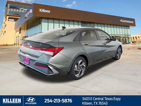 Used 2025 Hyundai Elantra Sport FWD image 9