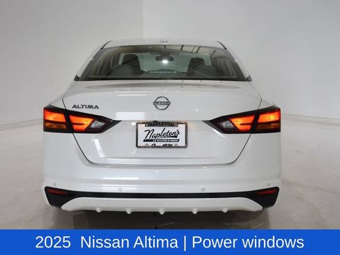 Used 2025 Nissan Altima 2.5 SV FWD image 5