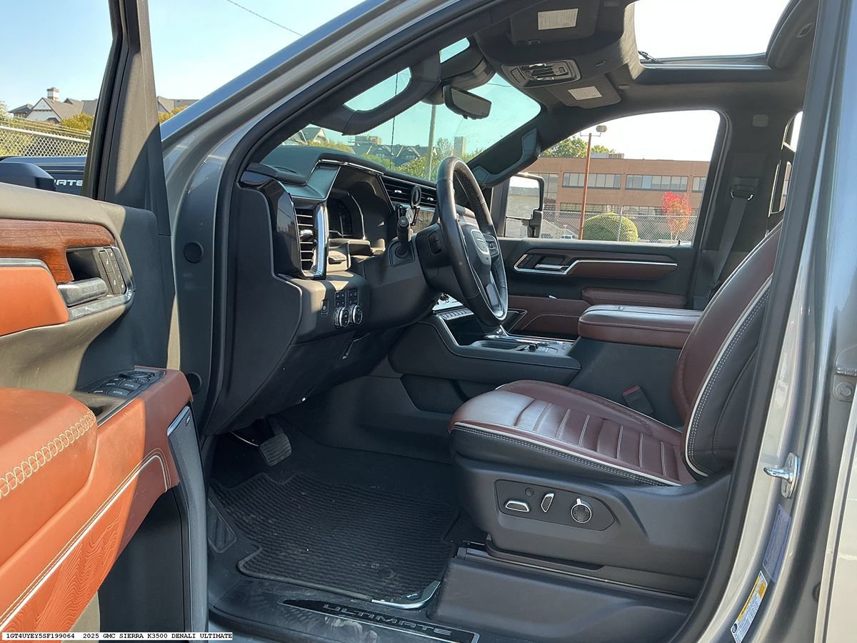 Used 2025 GMC Sierra 3500 Denali Ultimate AWD/4WD image 8