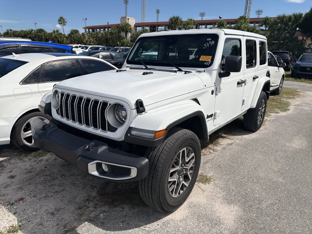 Used 2025 Jeep Wrangler Unlimited Sahara AWD/4WD image 5