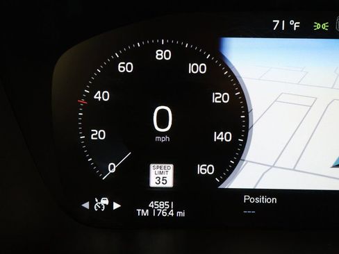 Used 2020 Volvo XC90 T8 Momentum w/ Protection Package Premier image 18