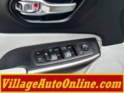 Used 2021 Jeep Cherokee Latitude Lux FWD image 12