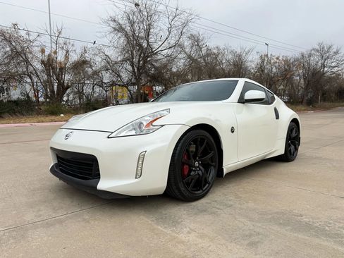 Used 2014 Nissan 370Z Touring w/ Sport Package image 2