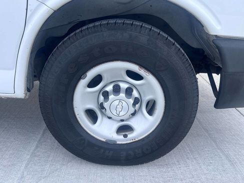 Used 2015 Chevrolet Express 2500 image 22