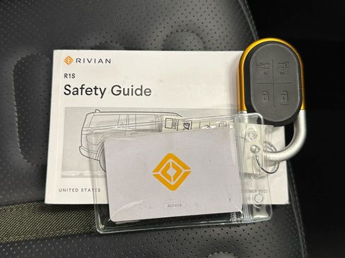 Used 2023 Rivian R1S Adventure image 40