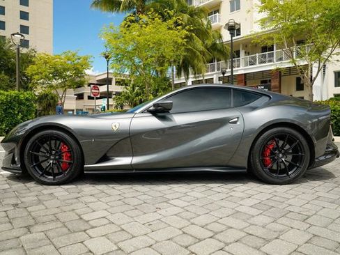 Used 2020 Ferrari 812 Superfast RWD image 19