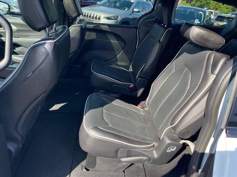 Used 2024 Chrysler Pacifica Limited w/ S Appearance Package AWD/4WD image 23