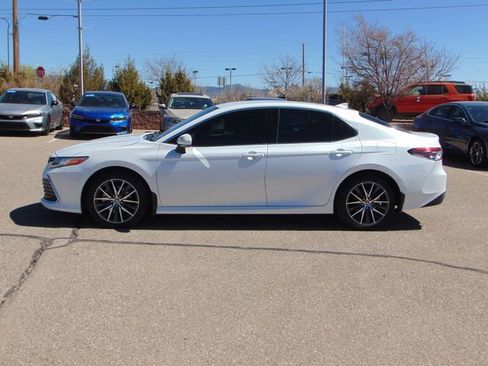 Used 2022 Toyota Camry XLE image 7