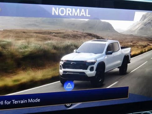 Used 2026 Chevrolet Colorado ZR2 w/ Technology Package image 39