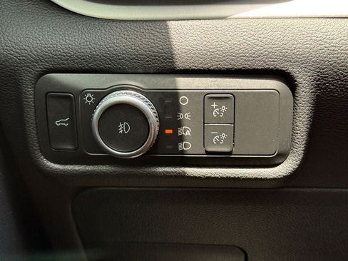 Used 2022 Ford Explorer XLT w/ Equipment Group 202A AWD/4WD image 19