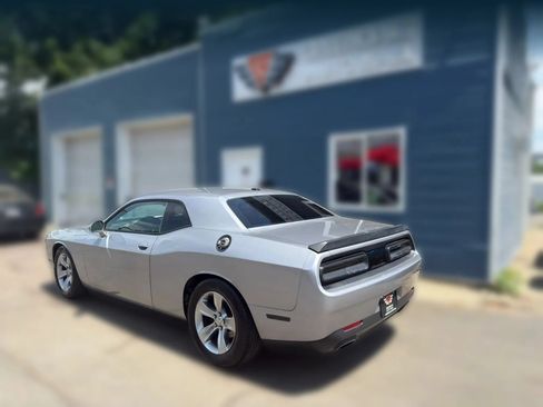 Used 2015 Dodge Challenger SXT RWD image 7