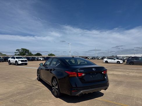 Certified 2021 Nissan Altima 2.5 SR FWD image 16