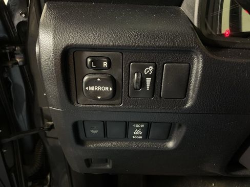 Used 2018 Toyota 4Runner TRD Off-Road AWD/4WD image 29