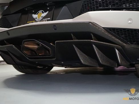Used 2019 Lamborghini Aventador S image 11