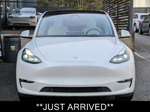 Used 2022 Tesla Model Y Long Range image 2