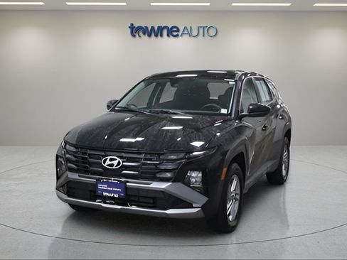 Used 2025 Hyundai Tucson SE AWD/4WD image 1