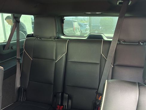 Used 2023 Cadillac Escalade ESV Premium Luxury image 19