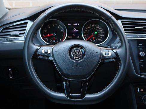 Used 2021 Volkswagen Tiguan SE FWD image 29