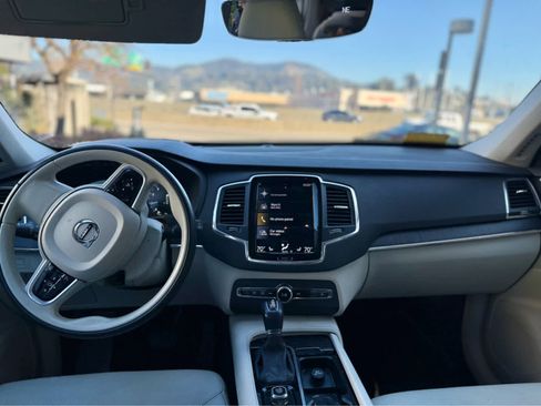 Used 2020 Volvo XC90 T6 Momentum w/ Protection Package Premier image 6