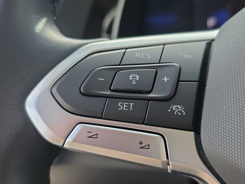 Used 2022 Volkswagen Jetta SE w/ Panoramic Sunroof Package FWD image 28