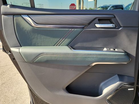 Used 2024 GMC Acadia AT4 image 26