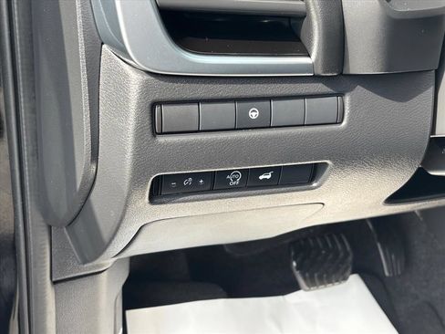 Used 2025 Nissan Rogue SV AWD/4WD image 8