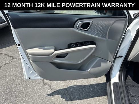 Used 2023 Kia Soul LX w/ LX Technology Package FWD image 13