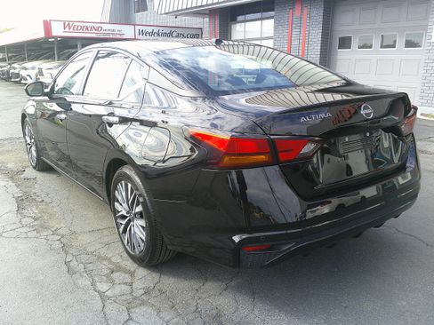 Used 2025 Nissan Altima 2.5 SV FWD image 12